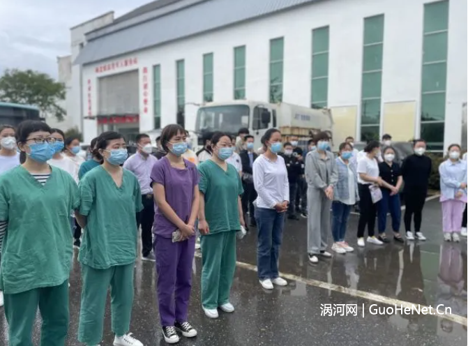 援利醫(yī)療隊集合出發(fā)。利辛縣委宣傳部供圖