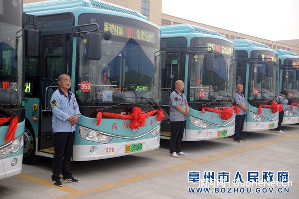 新公交車整裝待發(fā).jpg