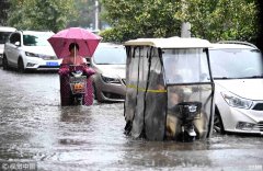 渦陽縣遭強(qiáng)降雨襲擊 積水嚴(yán)重出行受阻