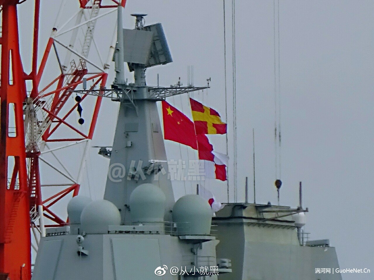 中國首艘國產(chǎn)航母今啟第三次海試 保障船隨同出海